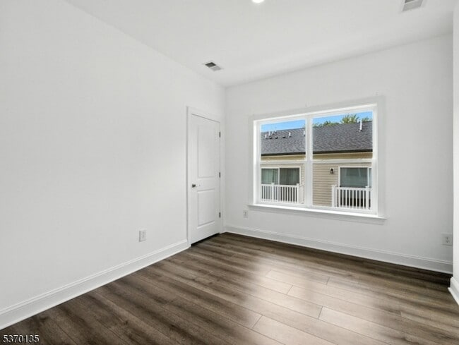Building Photo - 701 Abbe Rd