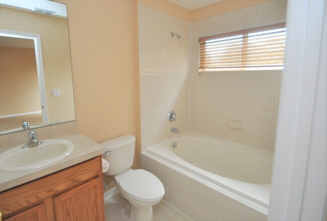 Building Photo - CASSELBERRY: Townhome in Devon Place