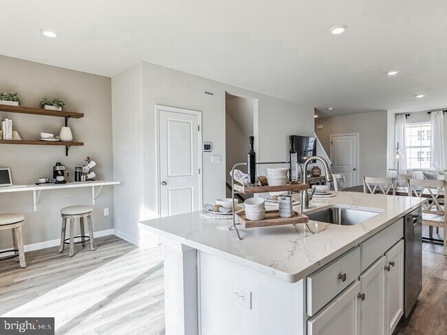 Building Photo - 216 Macoun Way