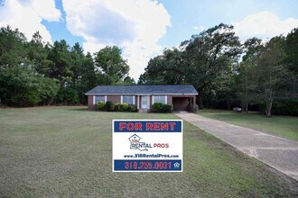Building Photo - 3 Bed 1 Bath Home!