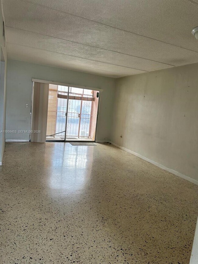 Building Photo - 1154 W 35th St