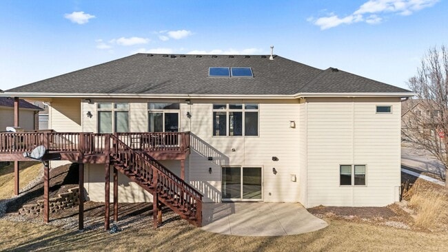 Building Photo - Stunning 4 bedroom Ranch in Elkhorn