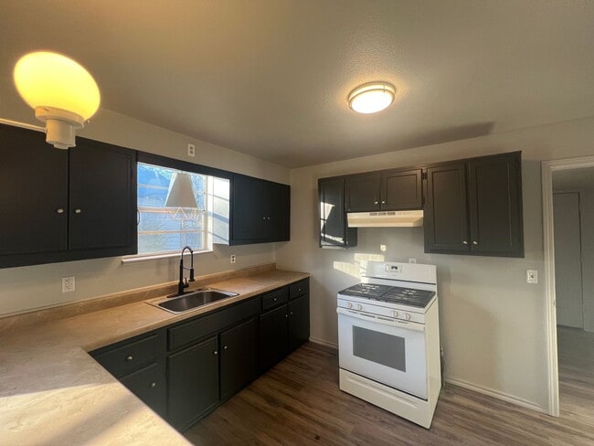 Building Photo - 209 11th Ave NW