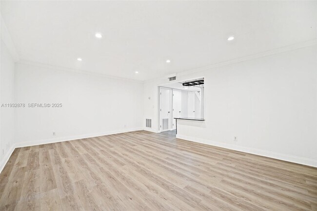 Building Photo - 16681 NE 35th Ave