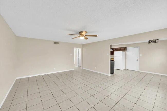 Building Photo - 3024 Tudor Ln