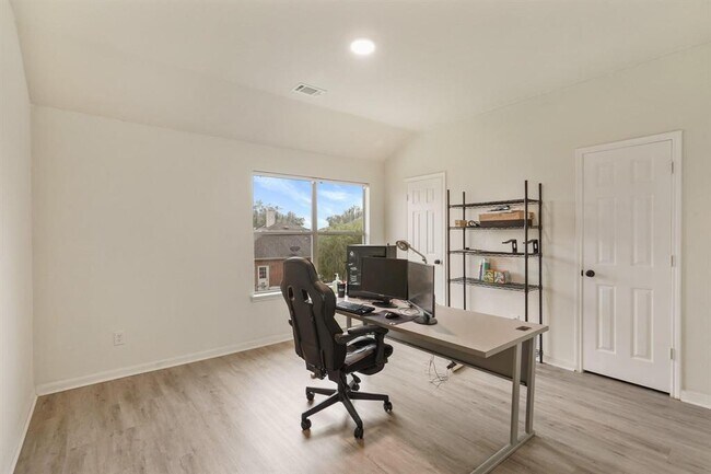 Building Photo - 21535 Elm Hurst Ln