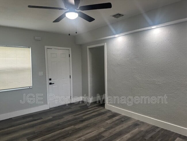 Building Photo - 2154 NE 168th St