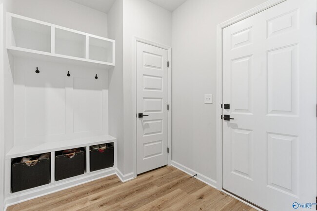 Building Photo - 148 Flintridge Dr