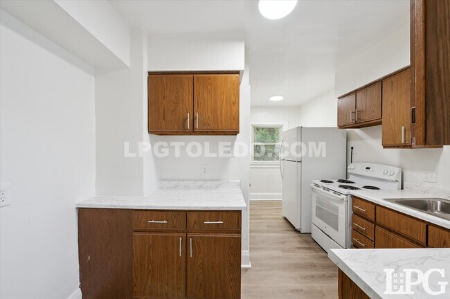 Building Photo - 4119 Kingsbury Ave