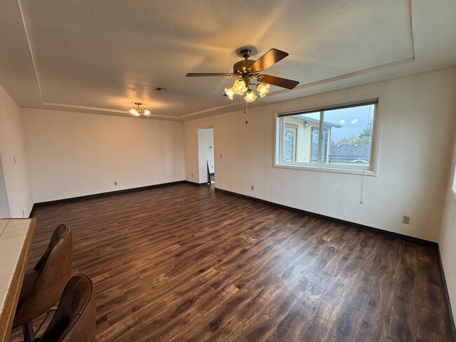 Building Photo - 4924 N Pearl St