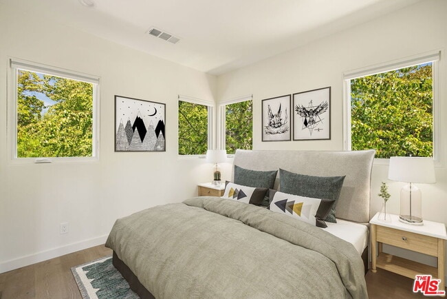 Building Photo - 535 Beloit Ave