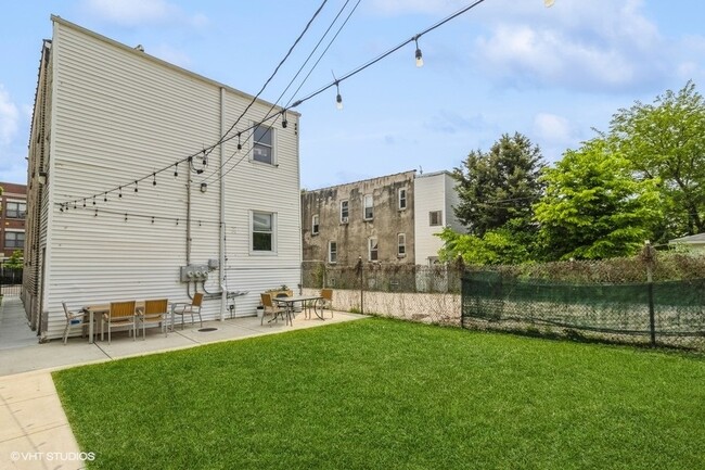 Building Photo - 620 N Kedzie Ave