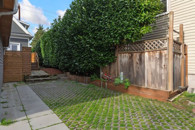 Building Photo - 2749 NW 65th St