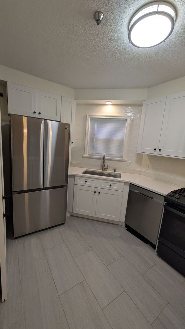 Building Photo - Spacious Three Bedroom Condo