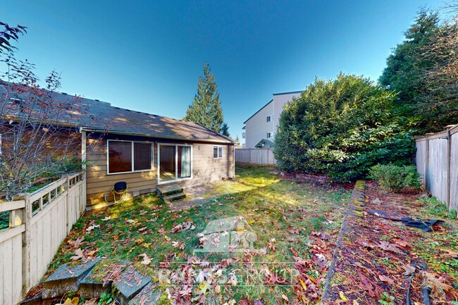 Building Photo - Beautiful Townhouse in Lacey