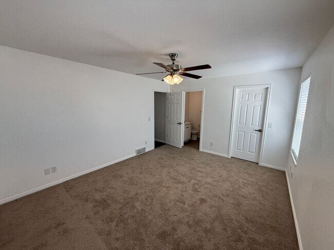 Building Photo - Beautiful 5 bedroom home!