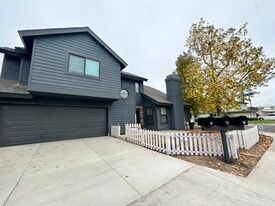 Building Photo - 151 Albert Pl