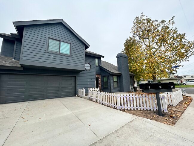 Building Photo - 151 Albert Pl