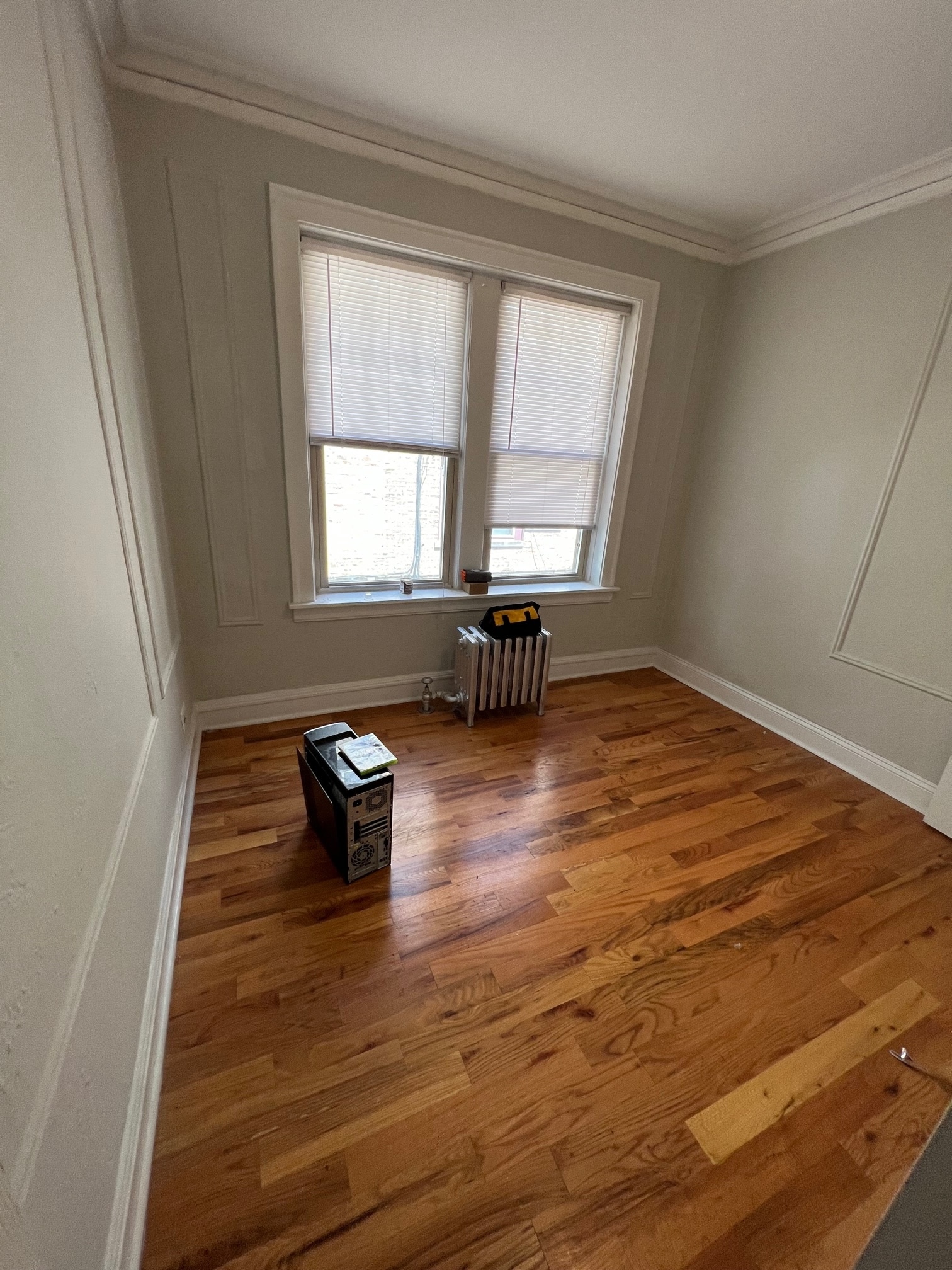 Building Photo - 5042 N Wolcott Ave