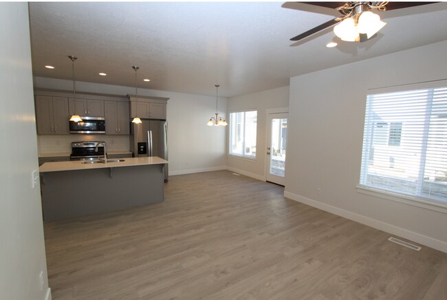 Building Photo - AVAILABLE NOW ~ Lehi Exchange Townhouse