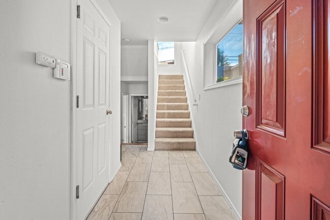 Building Photo - 3 bedroom Greenwood townhome with a view!