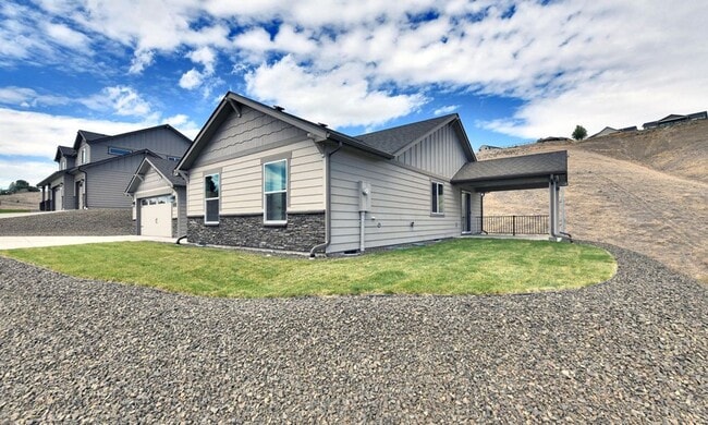 Building Photo - House in Selah!