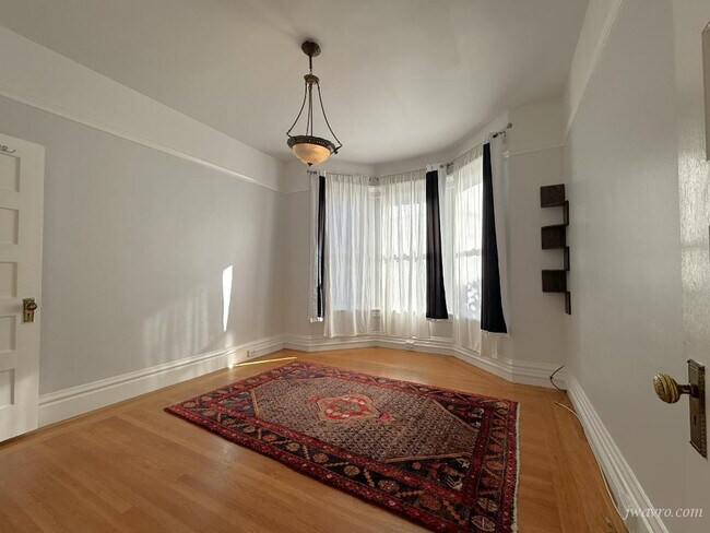 Building Photo - 250-254-254 Carl St