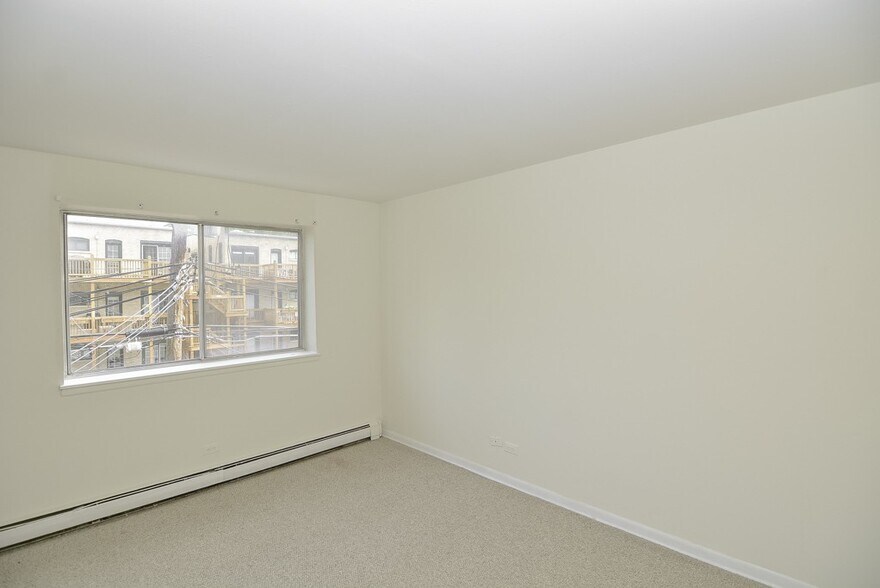 Building Photo - 535 W Aldine Ave