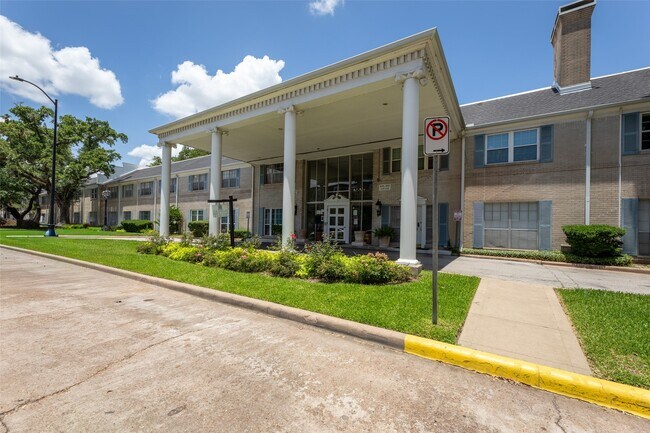 Building Photo - 2600 Bellefontaine