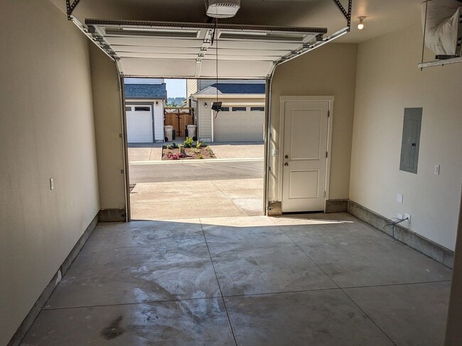 Building Photo - 1871 SE Mulberry Ave