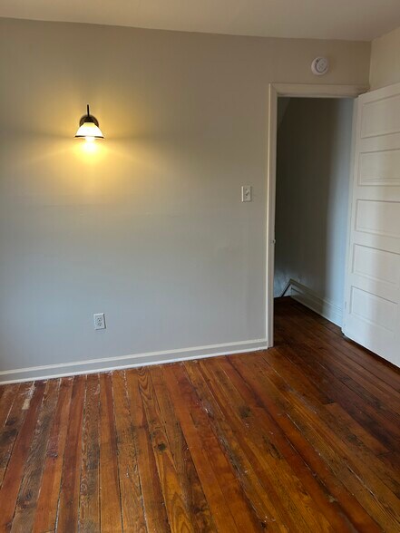 Building Photo - 808 E Morton St