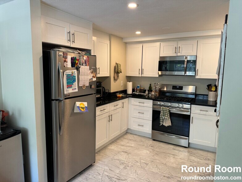 Building Photo - 137 Glenville Ave