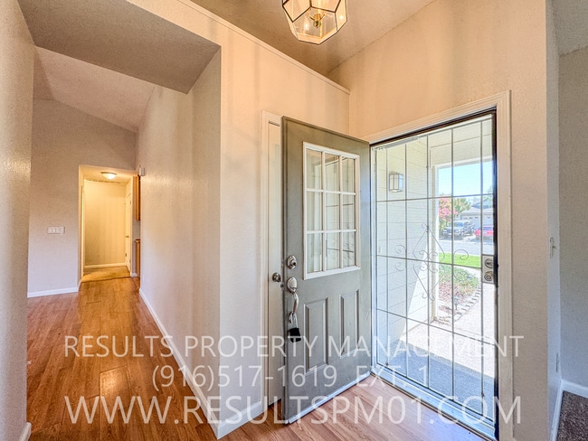 Building Photo - 3 bedroom on a Large Corner Lot