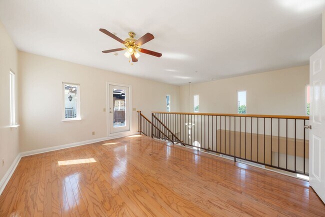 Building Photo - Downtown Luxury Condo with Rooftop Views -...