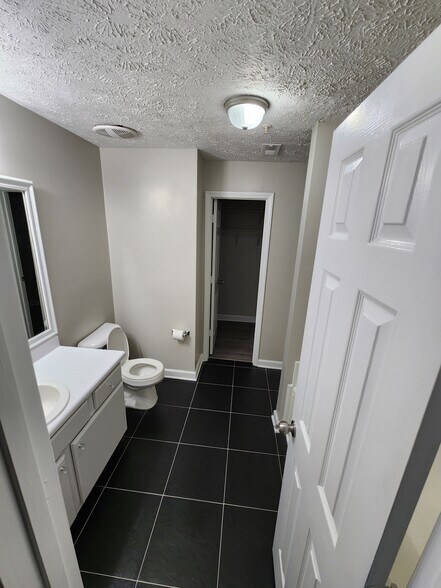 Building Photo - 330 Bubble Creek Ct