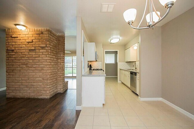 Building Photo - 803 Knob Hollow St