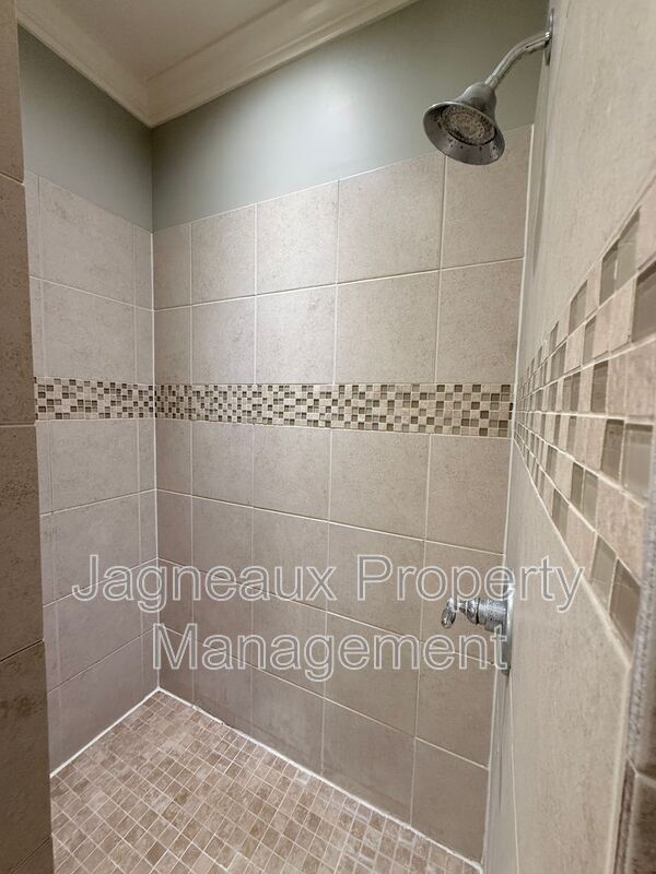 Building Photo - 108 Shallowford Dr