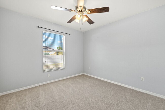 Building Photo - 3 Bed 2 Bath Pool Home