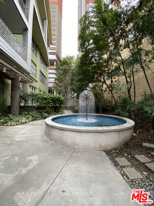 Building Photo - 1130 Flower St