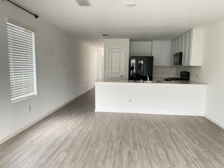 Building Photo - 14174 Inglebert St