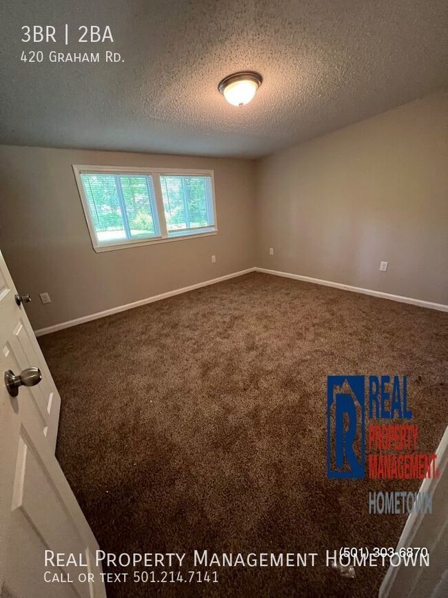 Building Photo - Newly Renovated 3-Bed, 2 Bath!