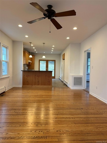 Building Photo - 37 Church St