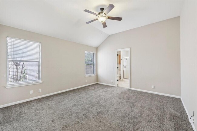 Building Photo - 602 Los Robles Rd