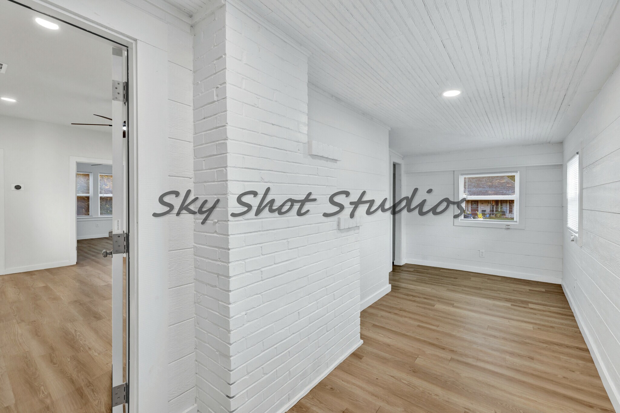 Building Photo - 326 W Rainey St