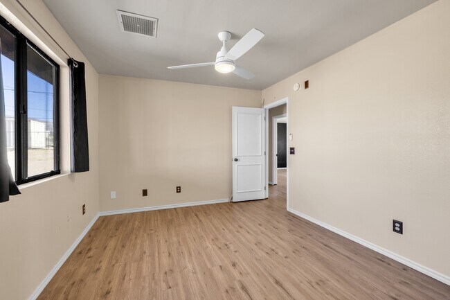 Building Photo - 7121 Quail Spring Ave