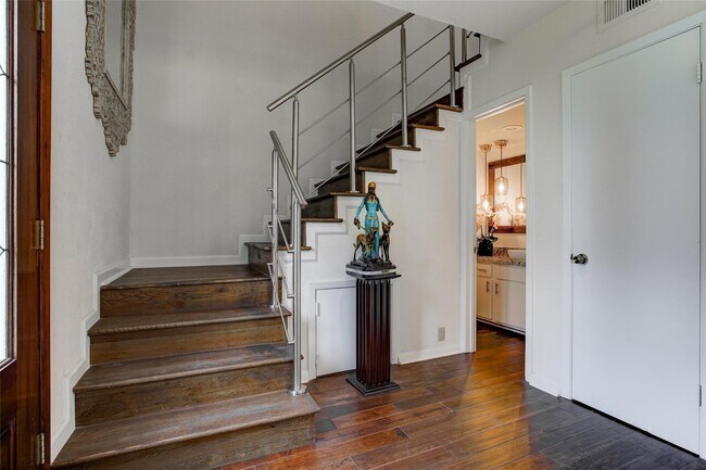 Building Photo - 2323 Augusta Dr