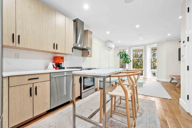 Building Photo - Stylish Form & Function in this Lovely Prospect Lefferts 2BR/1BA w/ Private Balcony.