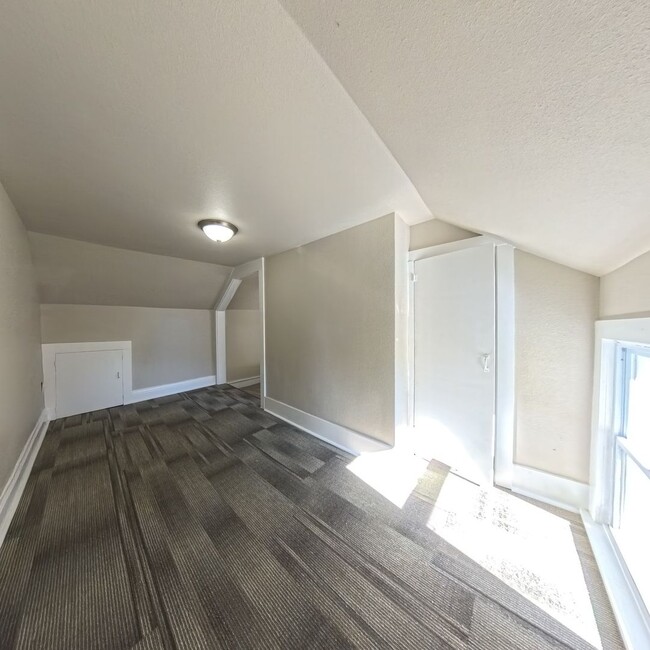 Building Photo - Newly remodeled 3 bedroom 1 bathroom home-Located in Jefferson