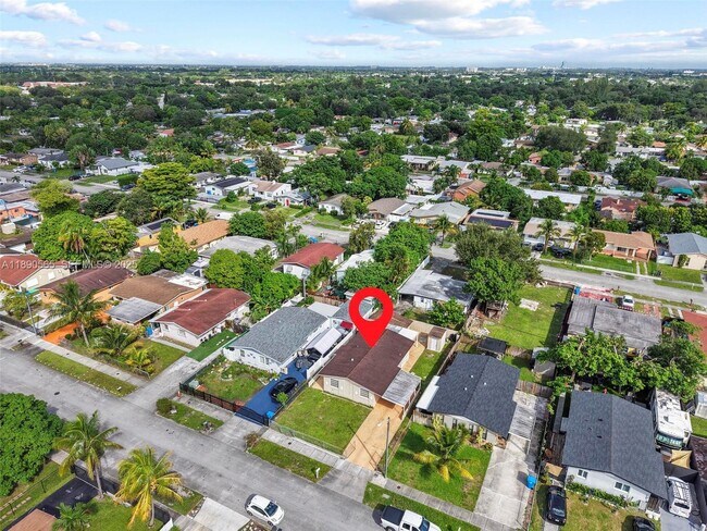 Building Photo - 5633 SW 40th St