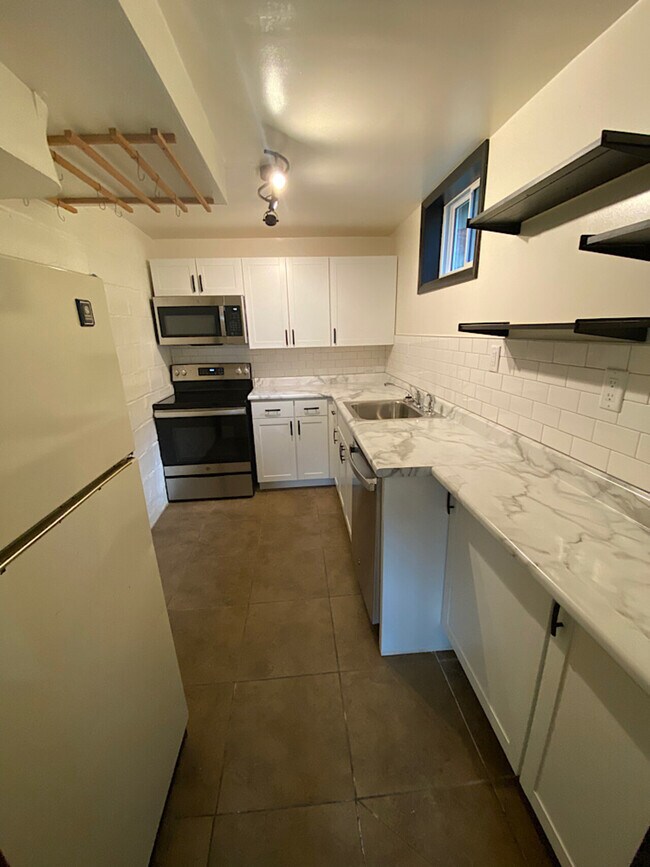 Building Photo - 420 N Dubuque St